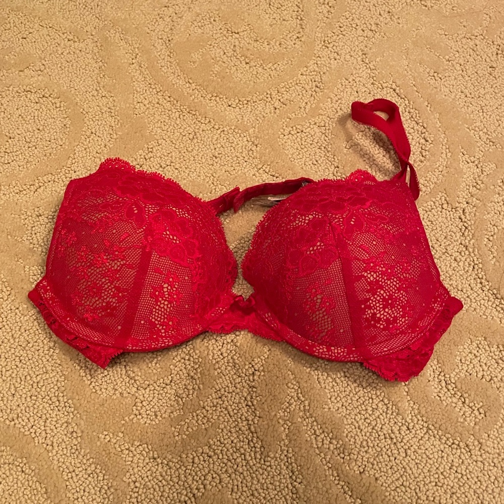 Red lace Victorias Secret bra, underwire push-up 34B